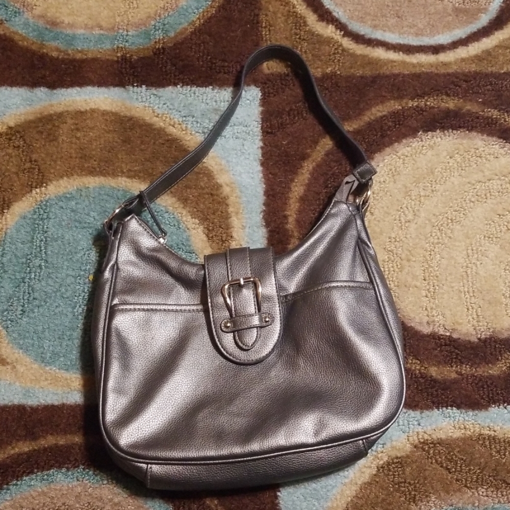 Croft and barrow silver shoulder purse.